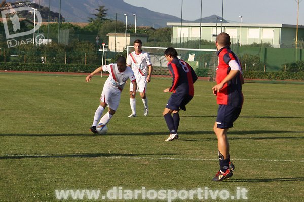 Omar Floris contrastato da Puggioni